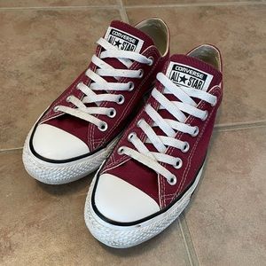 Burgundy Low-Top Converse M8/W6
